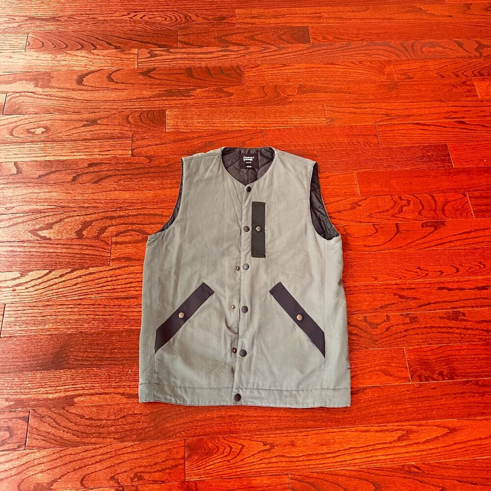 Illustrated Example: Grey Utility Vest [M]